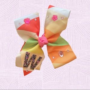 🎉 Handcrafted 5 inch hair bow with glitter letter “W” 💝